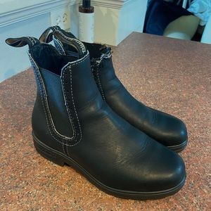 Women’s Blundstones 7.5